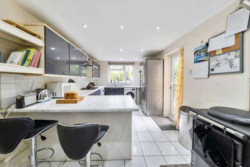 under offer walnut way london 72736 - Gibbs Gillespie