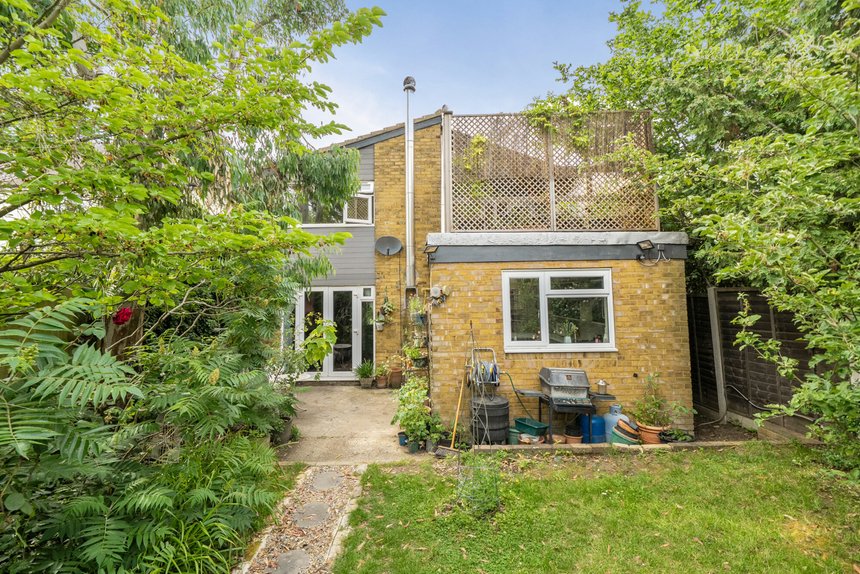 under offer walnut way london 72736 - Gibbs Gillespie