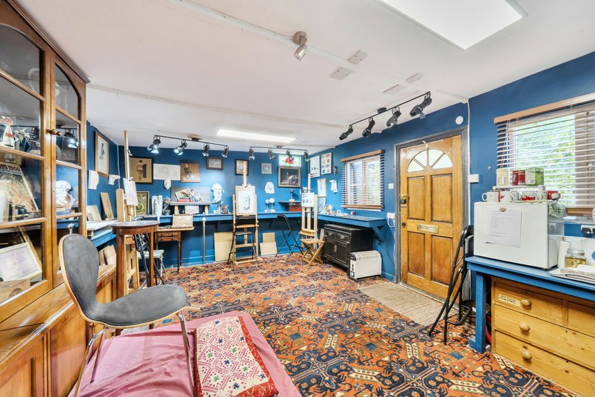 under offer walnut way london 72736 - Gibbs Gillespie