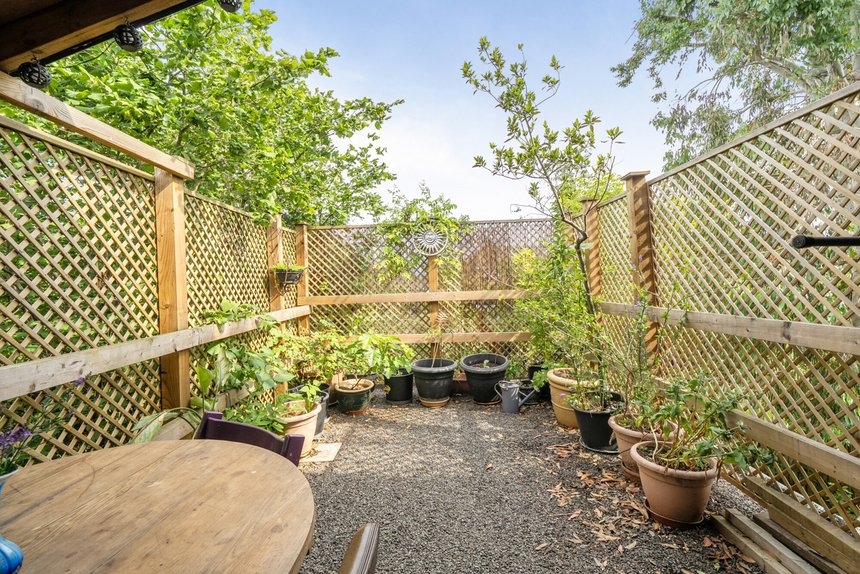 under offer walnut way london 72736 - Gibbs Gillespie
