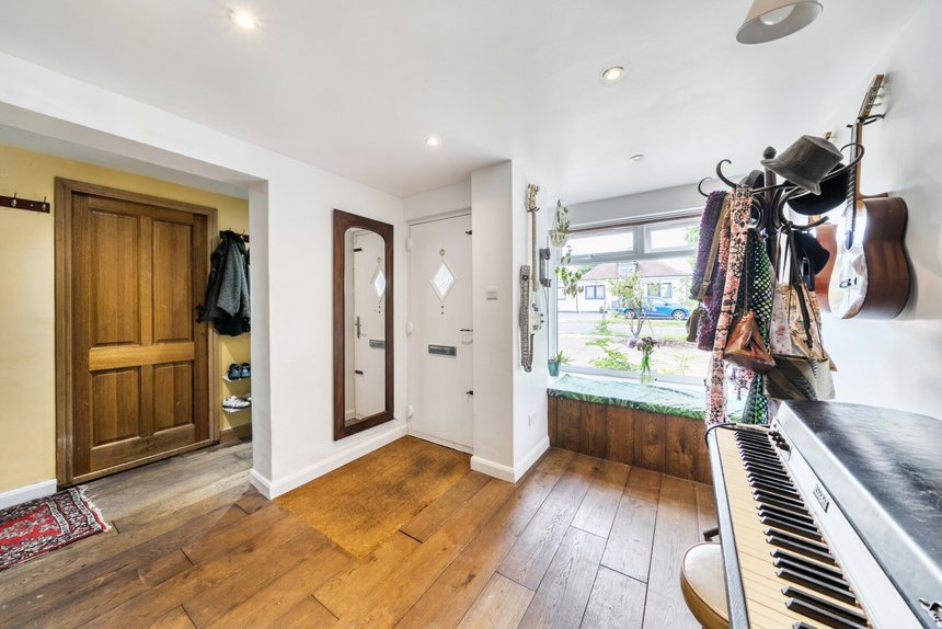 under offer walnut way london 72736 - Gibbs Gillespie