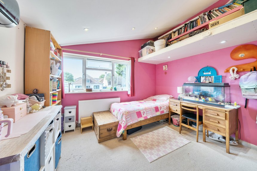 under offer walnut way london 72736 - Gibbs Gillespie