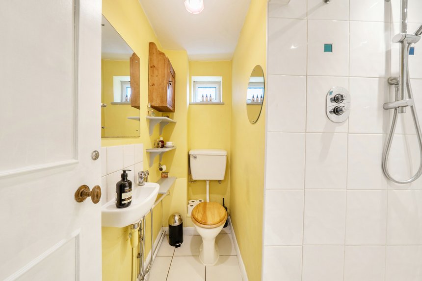 under offer walnut way london 72736 - Gibbs Gillespie