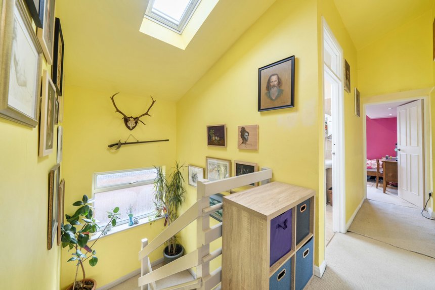 under offer walnut way london 72736 - Gibbs Gillespie