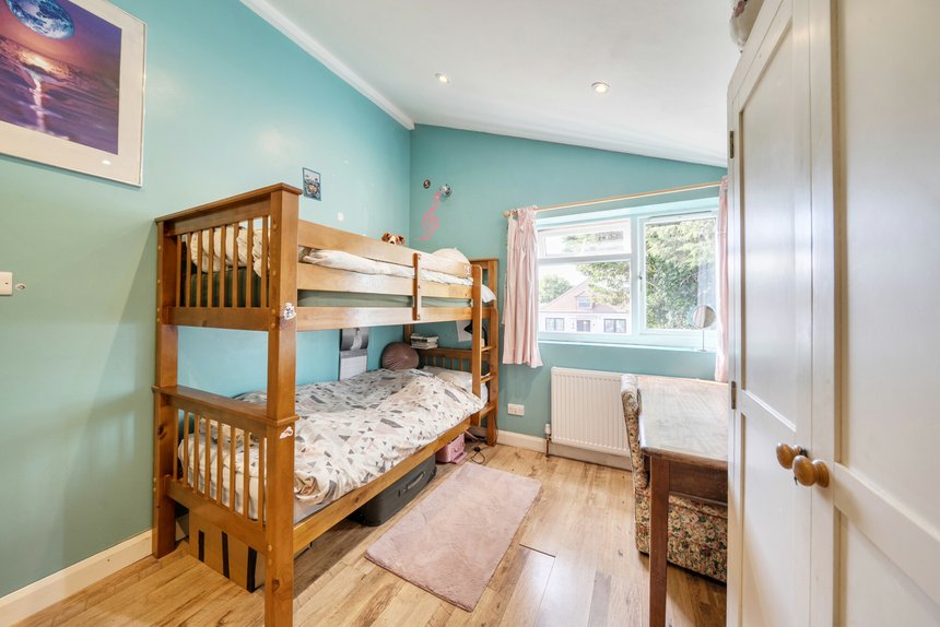 under offer walnut way london 72736 - Gibbs Gillespie