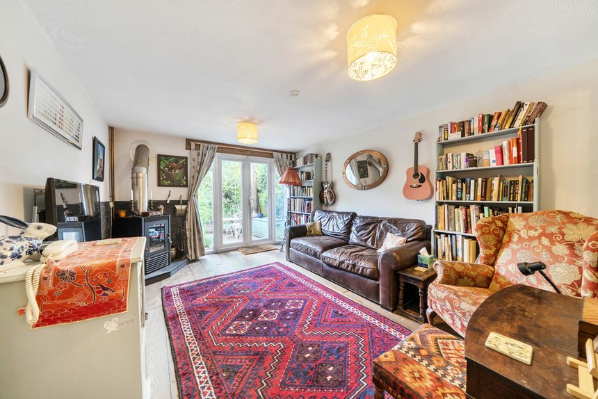 under offer walnut way london 72736 - Gibbs Gillespie