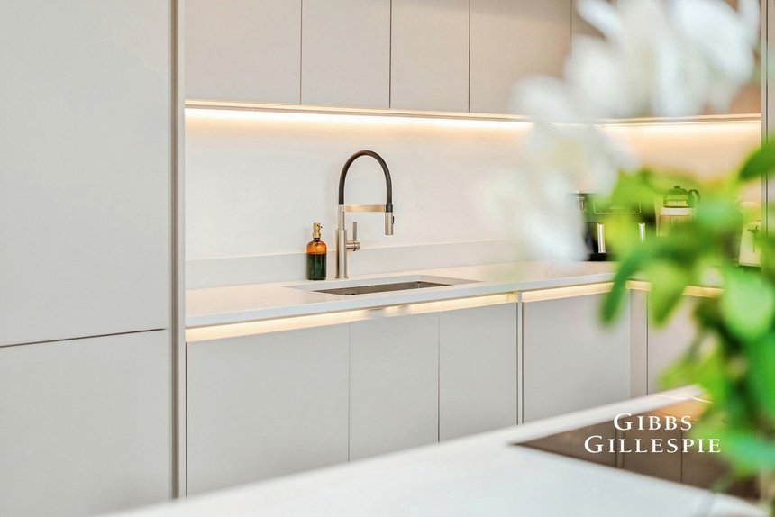 to let sylvia avenue london 72851 - Gibbs Gillespie