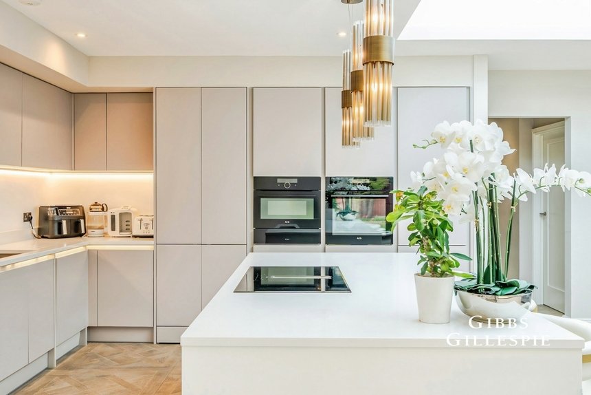 to let sylvia avenue london 72851 - Gibbs Gillespie