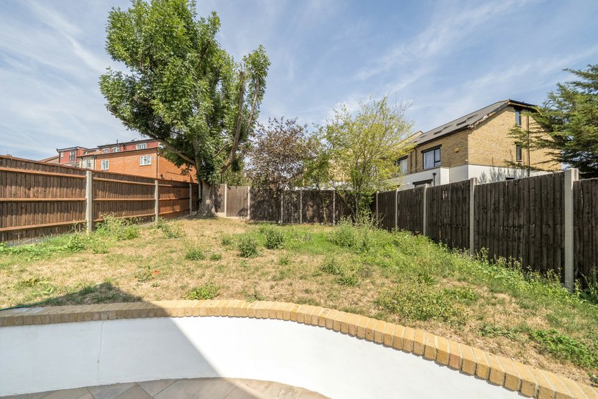 for sale gonville crescent london 73600 - Gibbs Gillespie