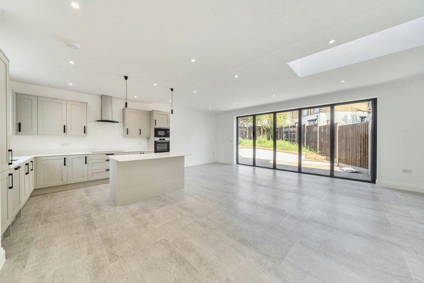 for sale gonville crescent london 73600 - Gibbs Gillespie