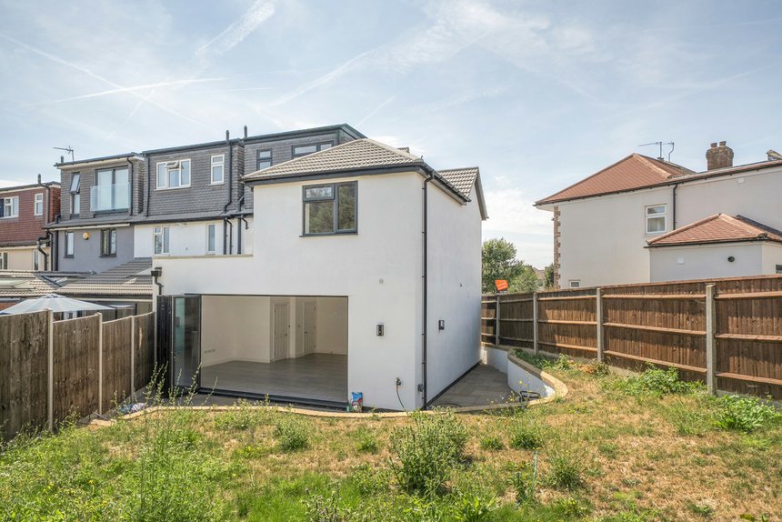 for sale gonville crescent london 73600 - Gibbs Gillespie