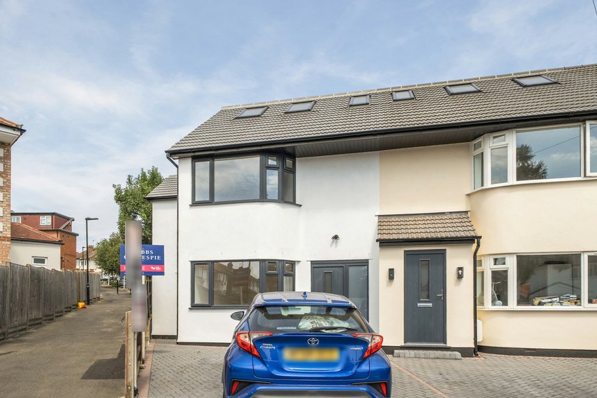 for sale gonville crescent london 73600 - Gibbs Gillespie