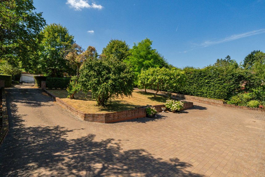 for sale woodhill avenue london 73863 - Gibbs Gillespie