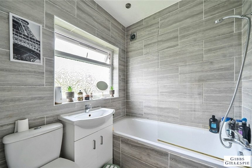 under offer locket road london 8649 - Gibbs Gillespie