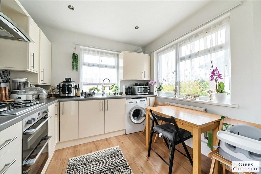 under offer locket road london 8649 - Gibbs Gillespie