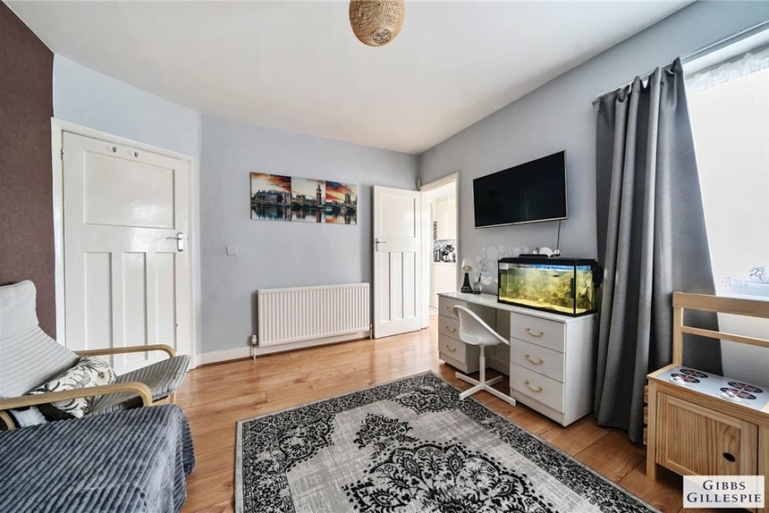 under offer locket road london 8649 - Gibbs Gillespie