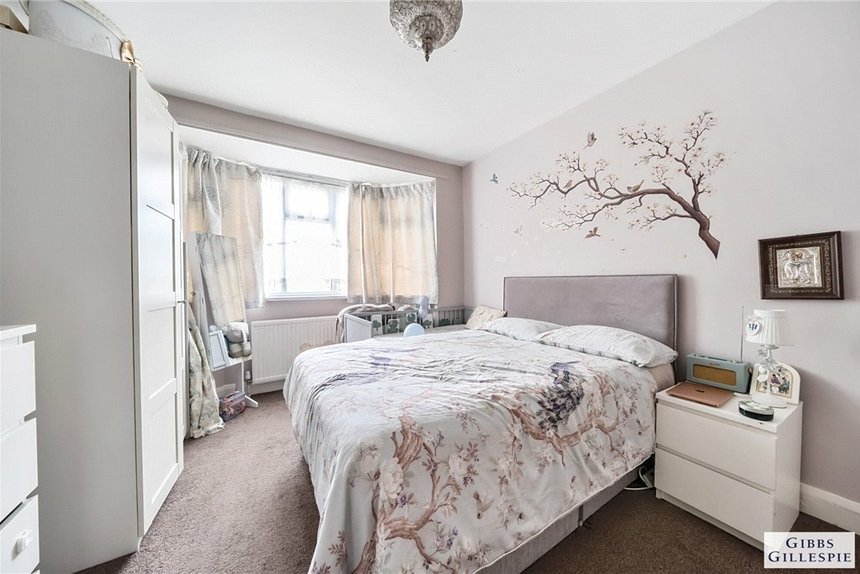 under offer locket road london 8649 - Gibbs Gillespie