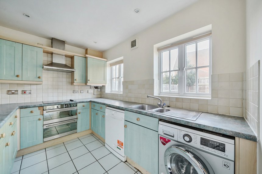under offer goodhall close london 9153 - Gibbs Gillespie