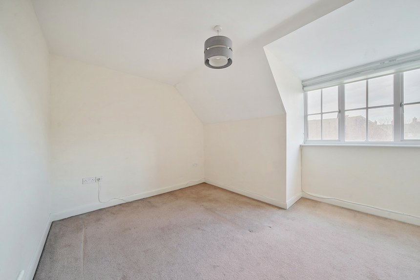 under offer goodhall close london 9153 - Gibbs Gillespie
