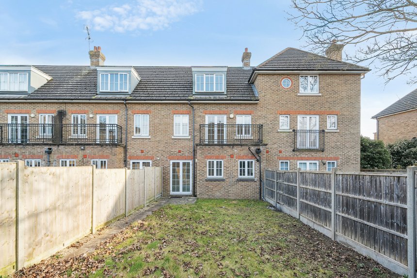 under offer goodhall close london 9153 - Gibbs Gillespie