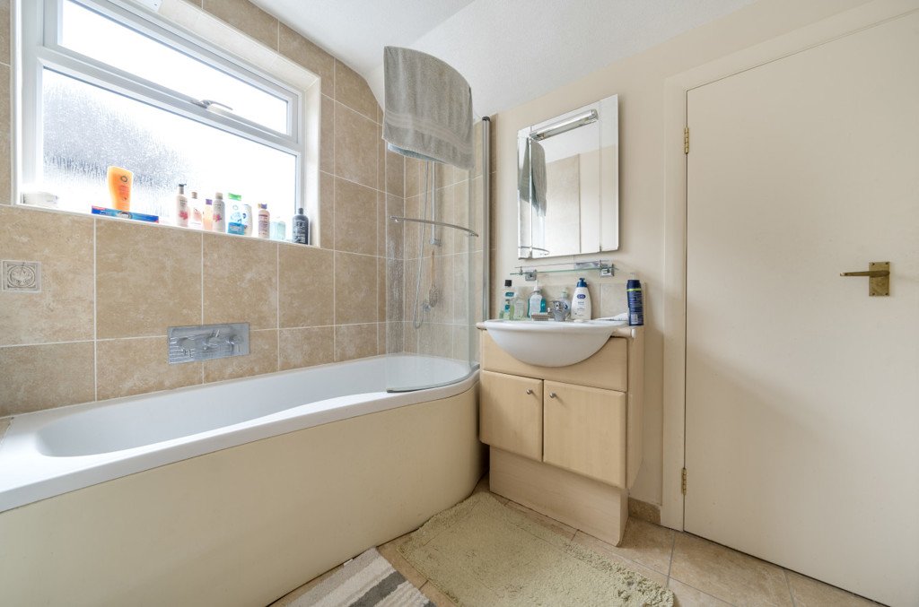 3 bedroom House for sale in Evelyn Avenue, Ruislip, Middlesex, HA4