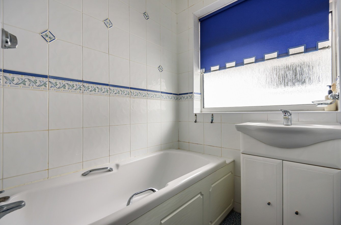 3 bedroom House for sale in Hillcroft Crescent, Oxhey Hall, WD19