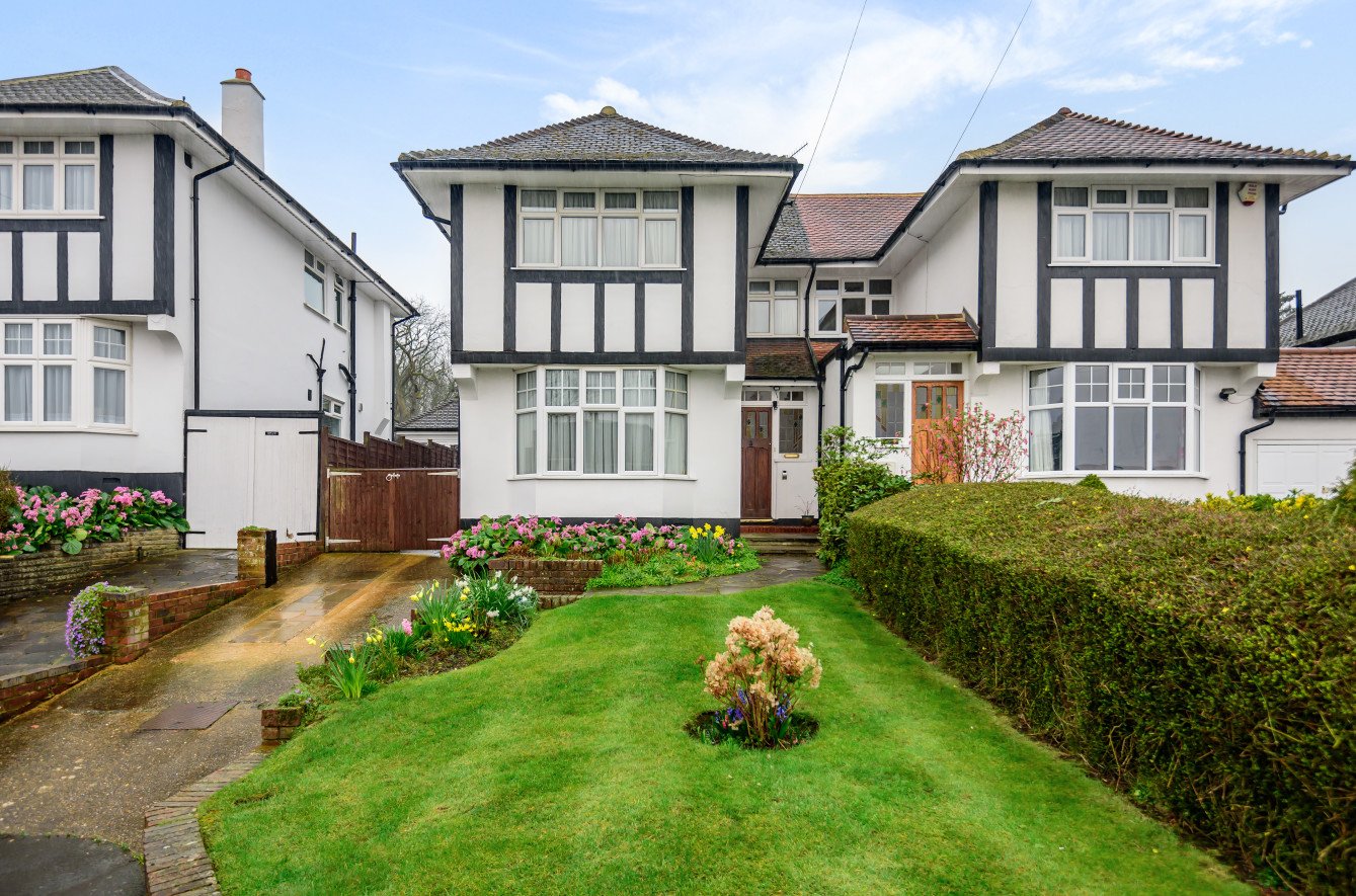 3 bedroom House for sale in Hillcroft Crescent, Oxhey Hall, WD19