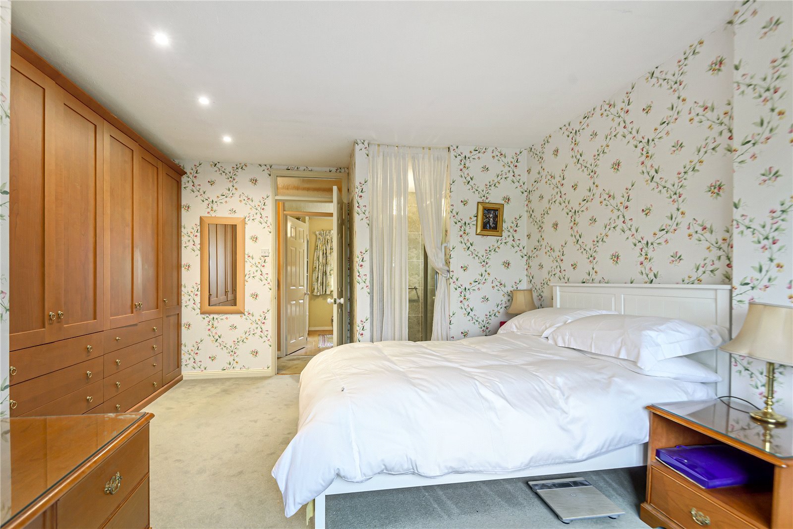 4 bedroom House for sale in Deanacre Close, Chalfont St. Peter