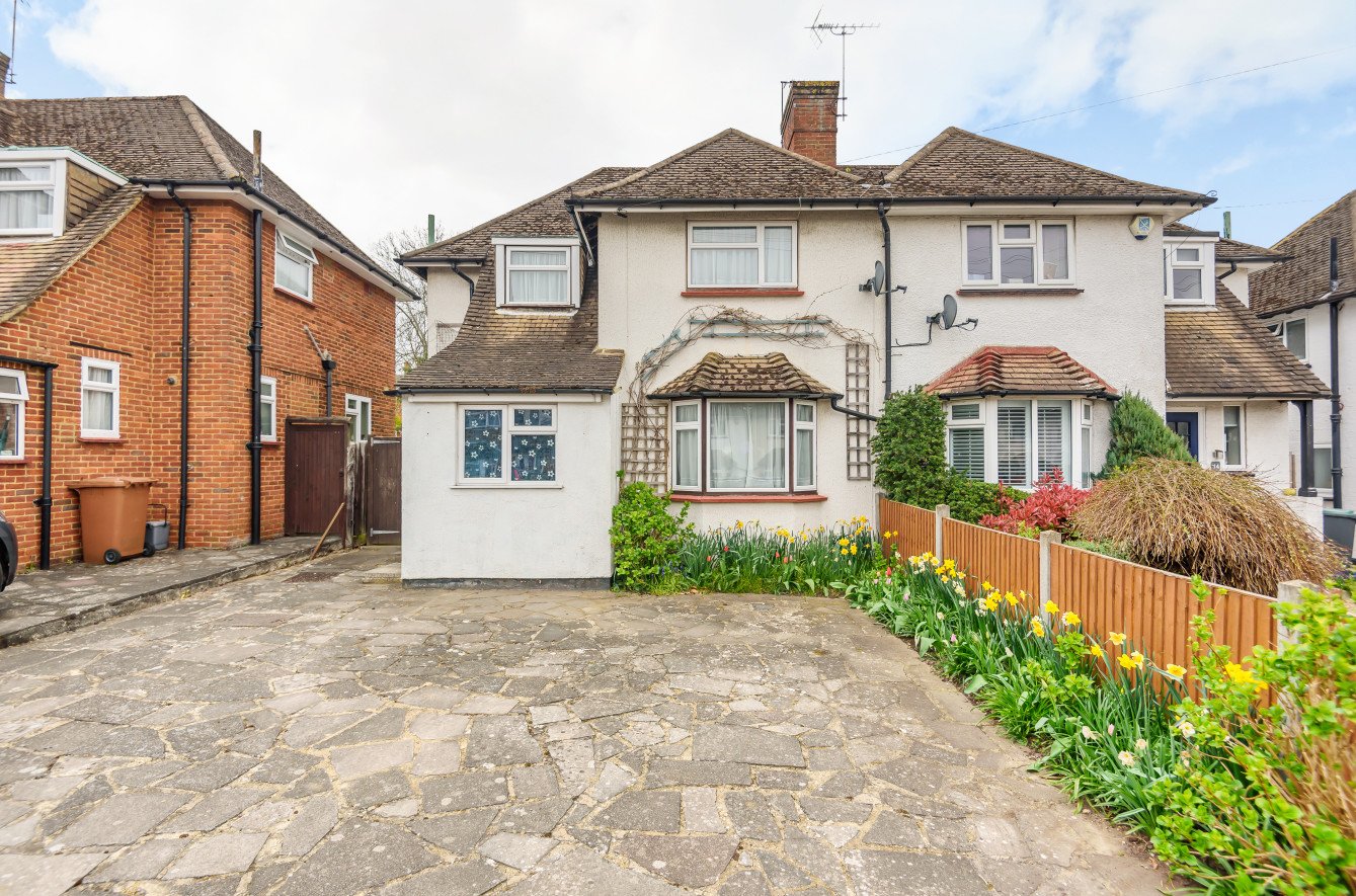 3 bedroom House for sale in The Greenway, Mill End, Rickmansworth, WD3