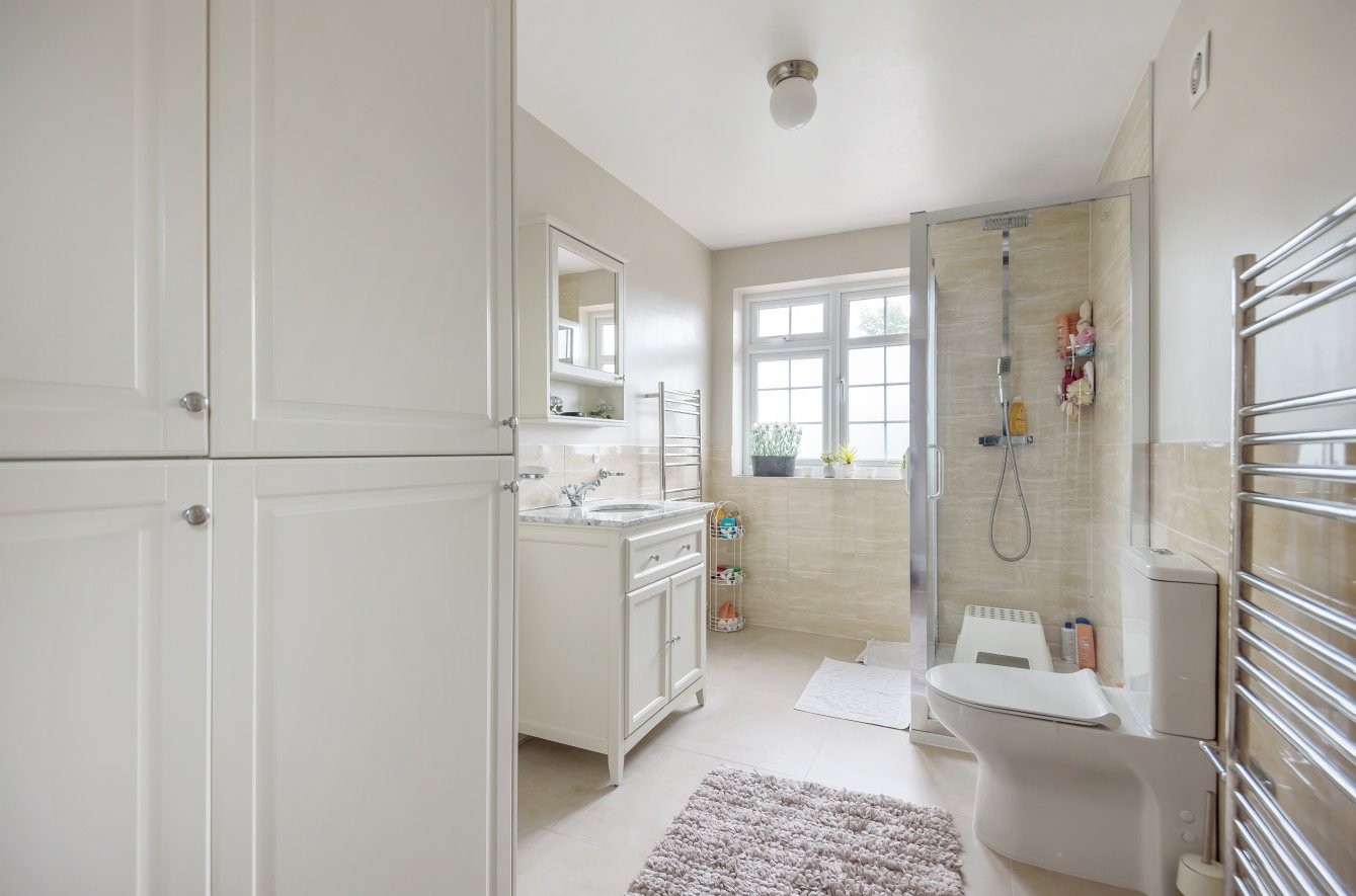 4 bedroom House for sale in West Hatch Manor, Ruislip, Middlesex, HA4