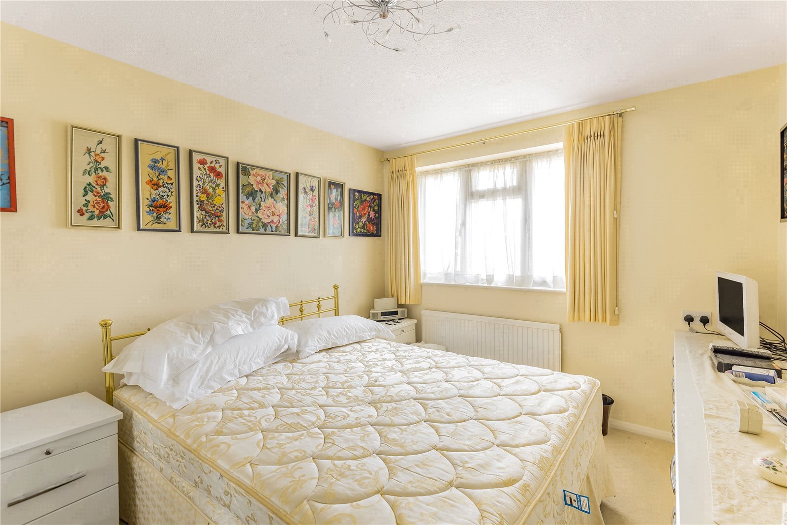 3 bedroom House for sale in Haslam Close, Ickenham, Uxbridge, Middlesex