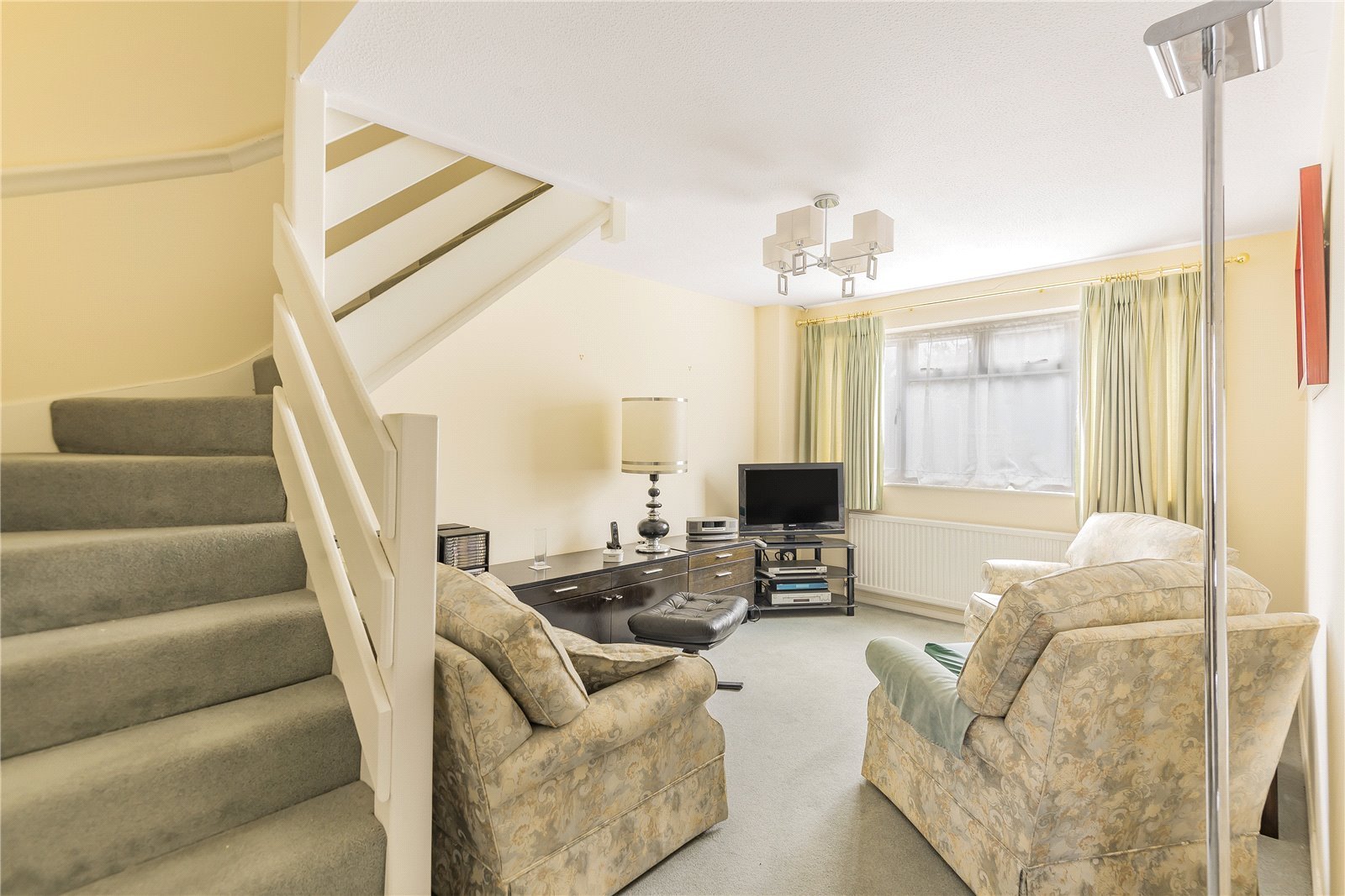 3 bedroom House for sale in Haslam Close, Ickenham, Uxbridge, Middlesex