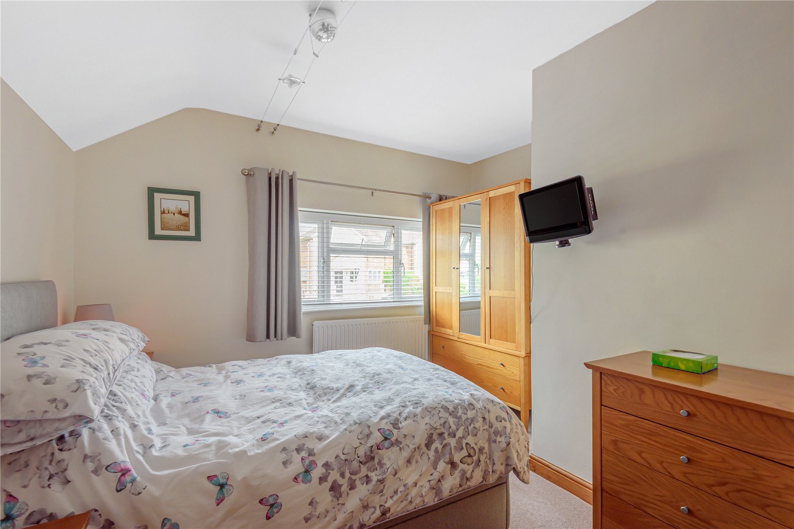3 bedroom House for sale in The Queens Drive, Mill End, Rickmansworth, Hertfordshire, WD3