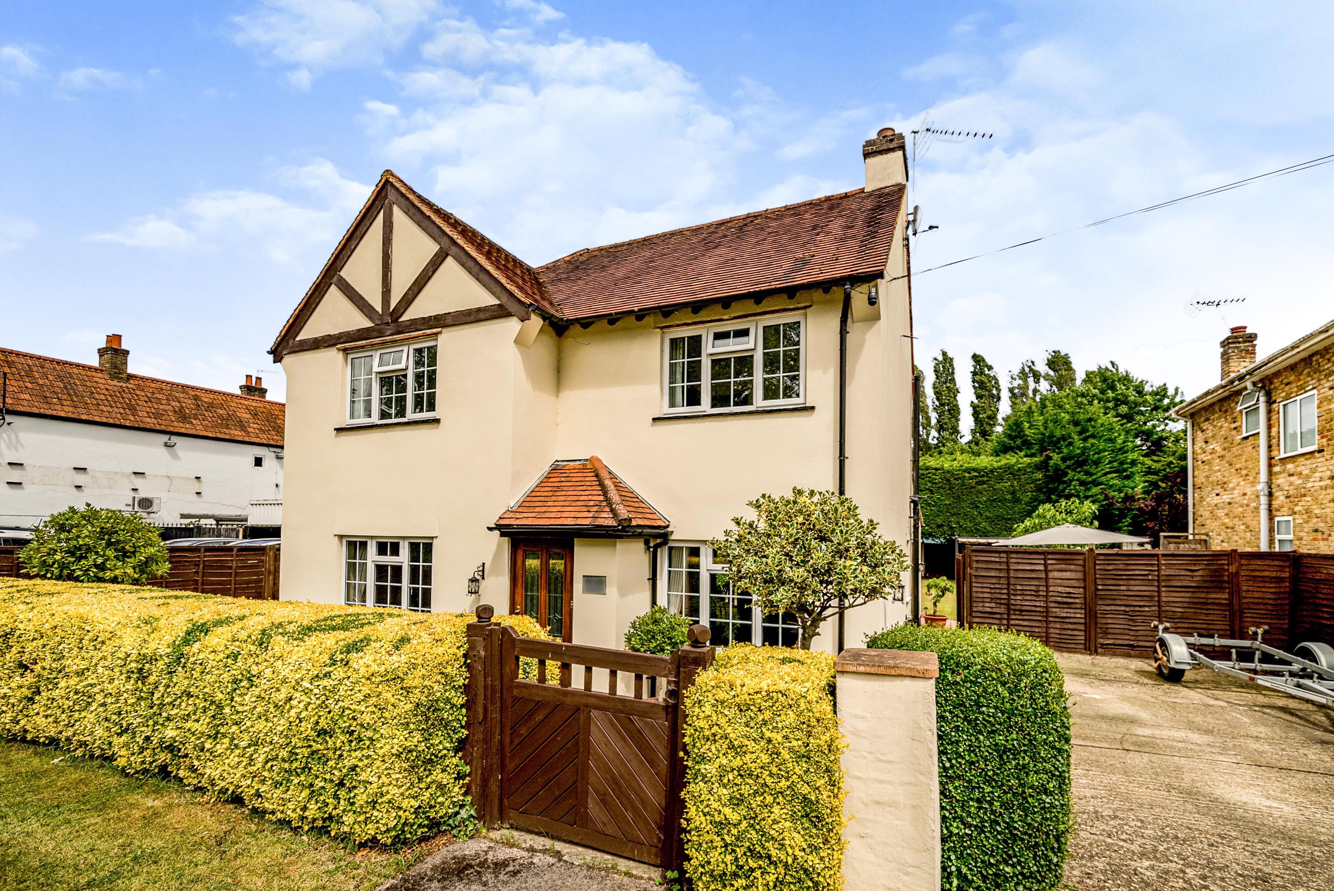 3 bedroom House for sale in Lower Road, Chalfont St. Peter, Gerrards