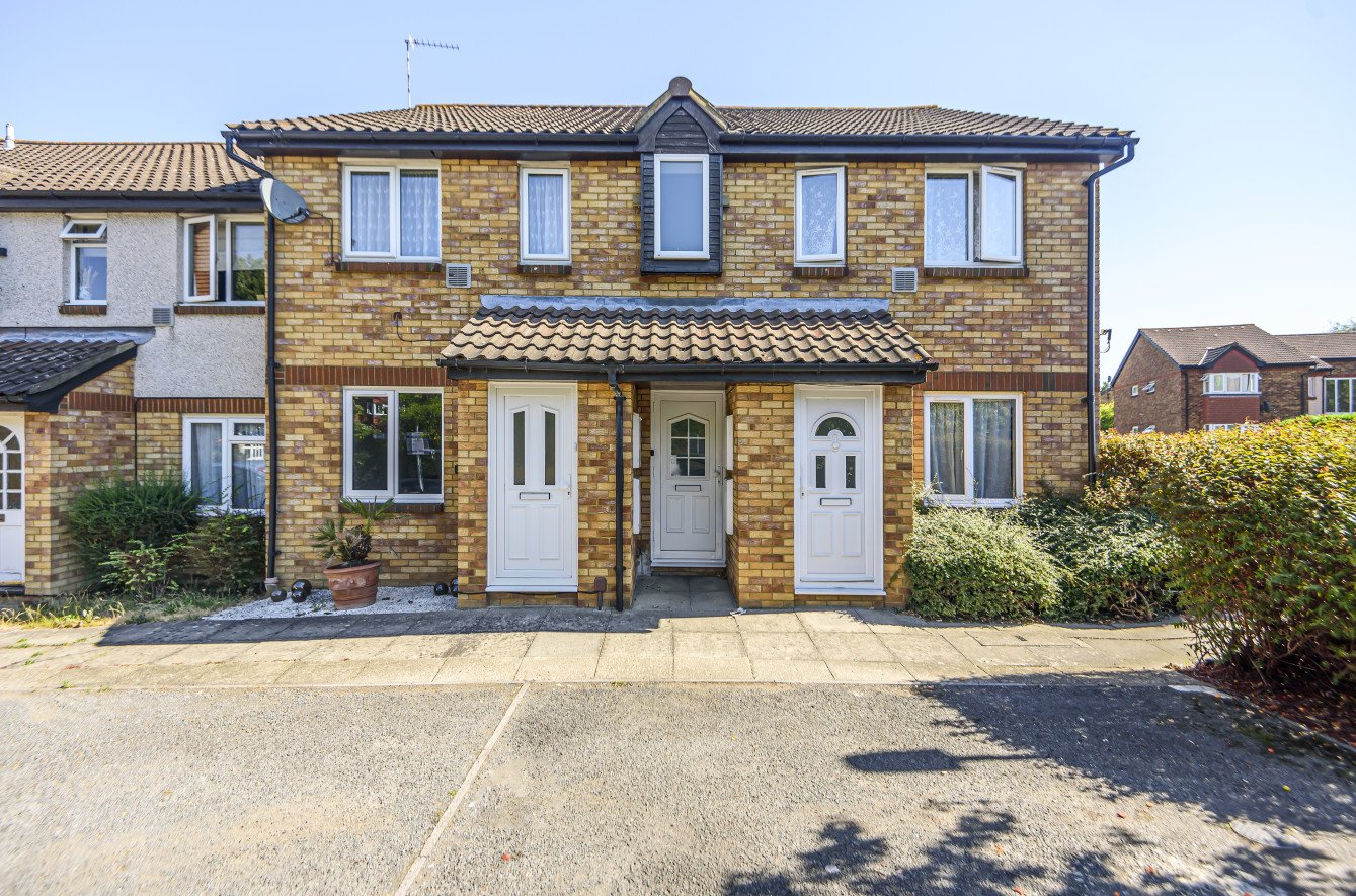 1 bedroom for sale in Rabournmead Drive, Northolt, Middlesex, UB5 Gibbs Gillespie