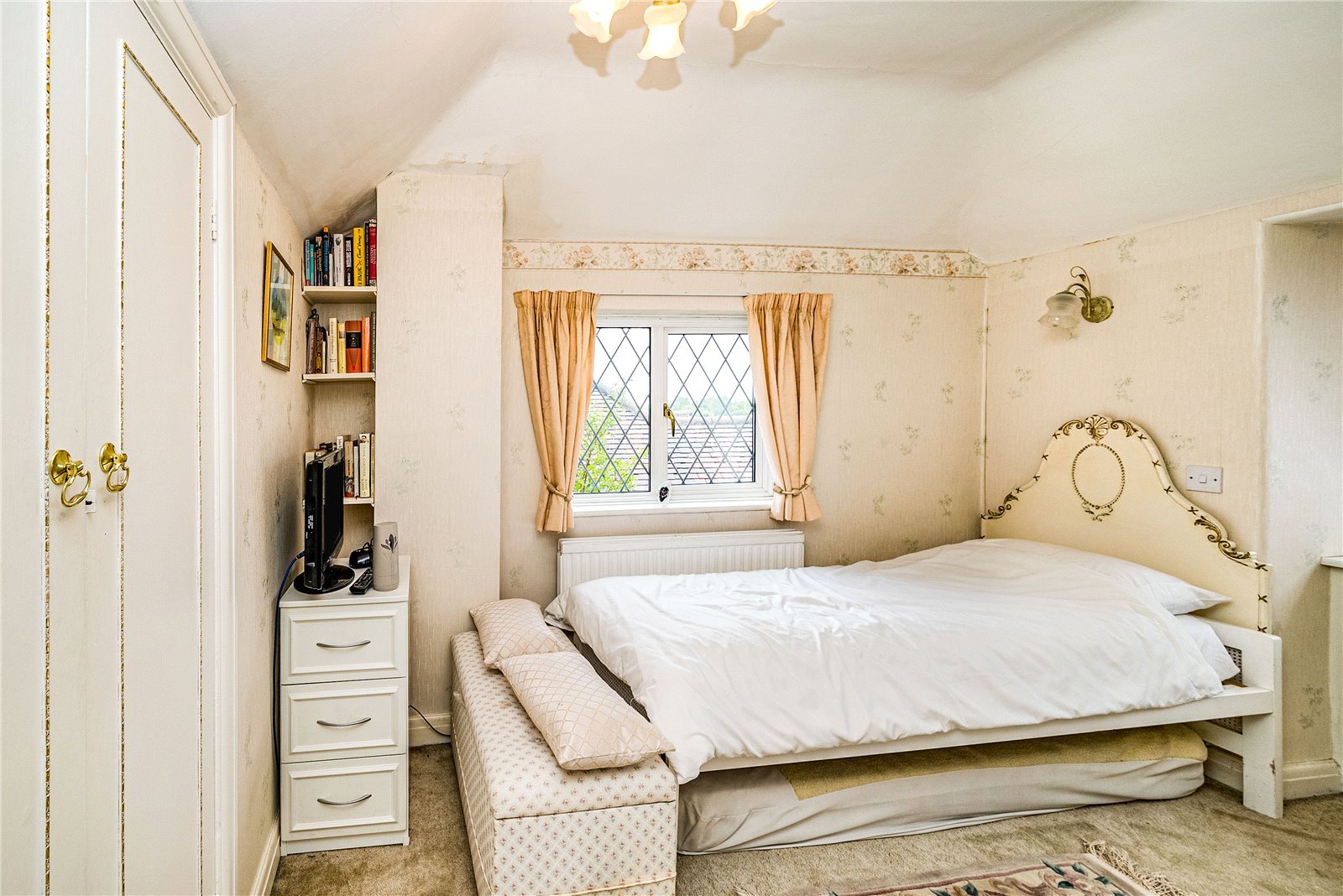2 bedroom House for sale in Middle Road, Higher Denham, UB9 Gibbs