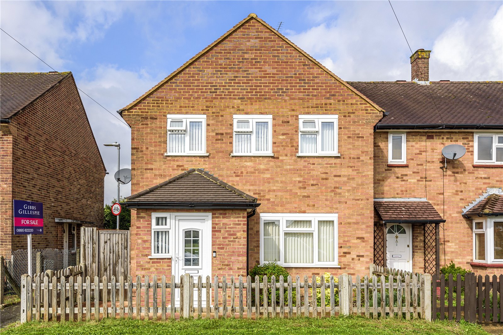 3 bedroom House for sale in Newdigate Green, Harefield, Uxbridge