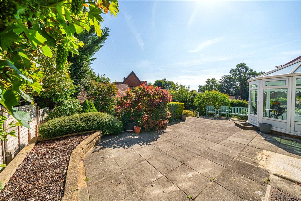 3 bedroom House for sale in Ducks Hill Road, Northwood, Middlesex, HA6