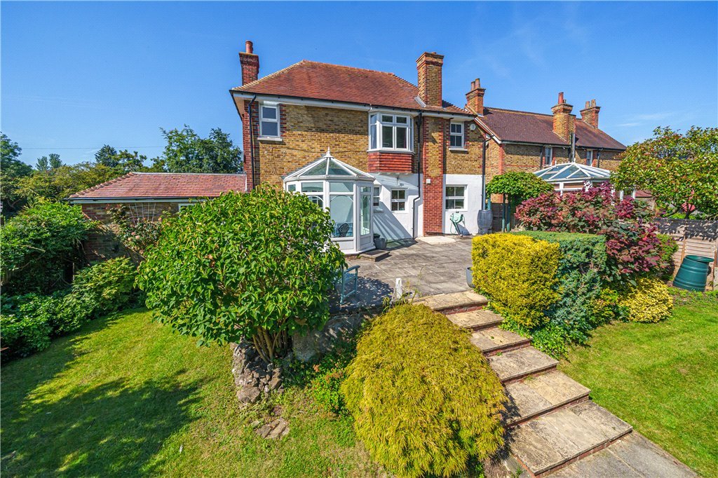 3 bedroom House for sale in Ducks Hill Road, Northwood, Middlesex, HA6