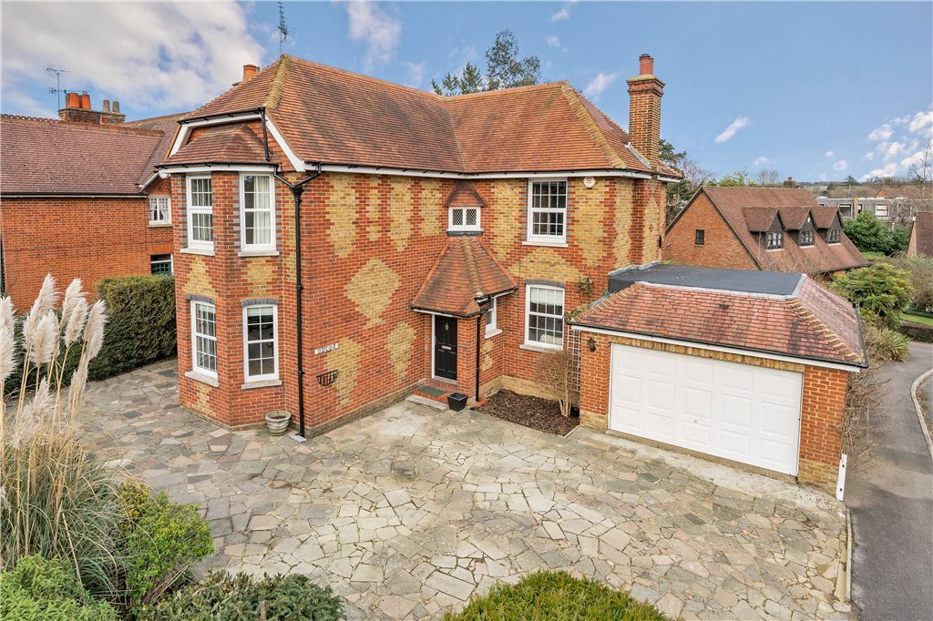 3 bedroom House for sale in Ducks Hill Road, Northwood, Middlesex, HA6