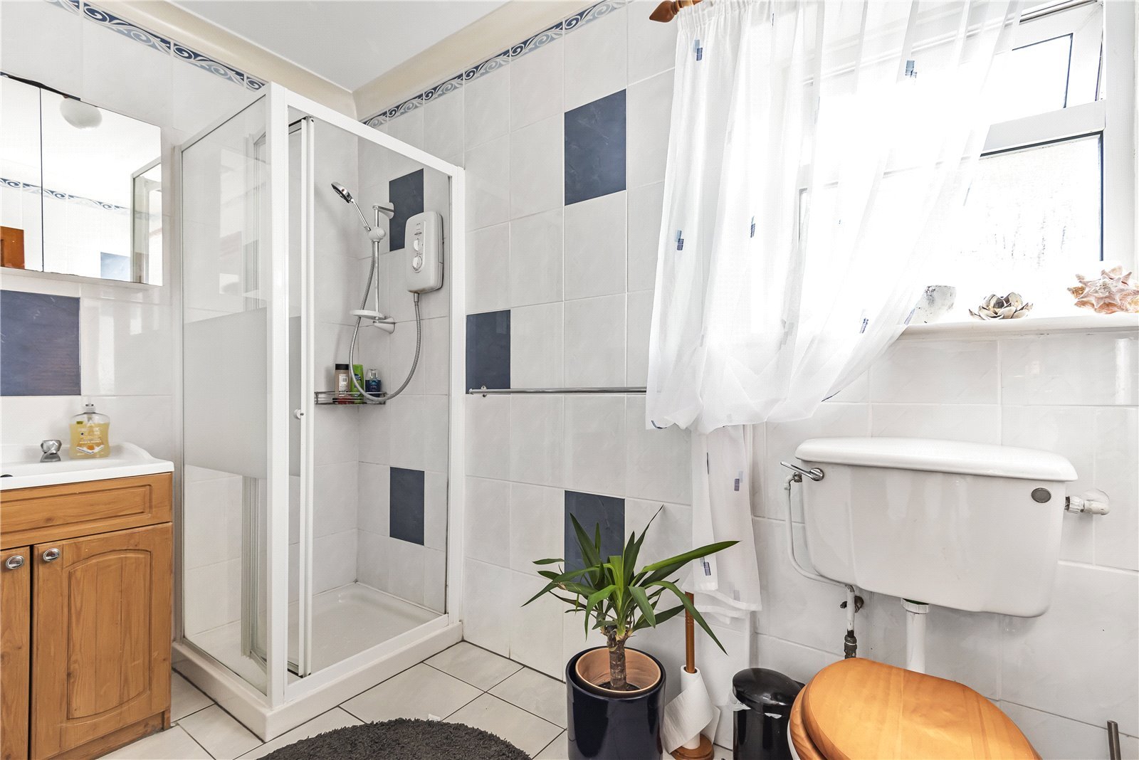 4 bedroom House for sale in Hoylake Crescent, Ickenham, Middlesex, UB10