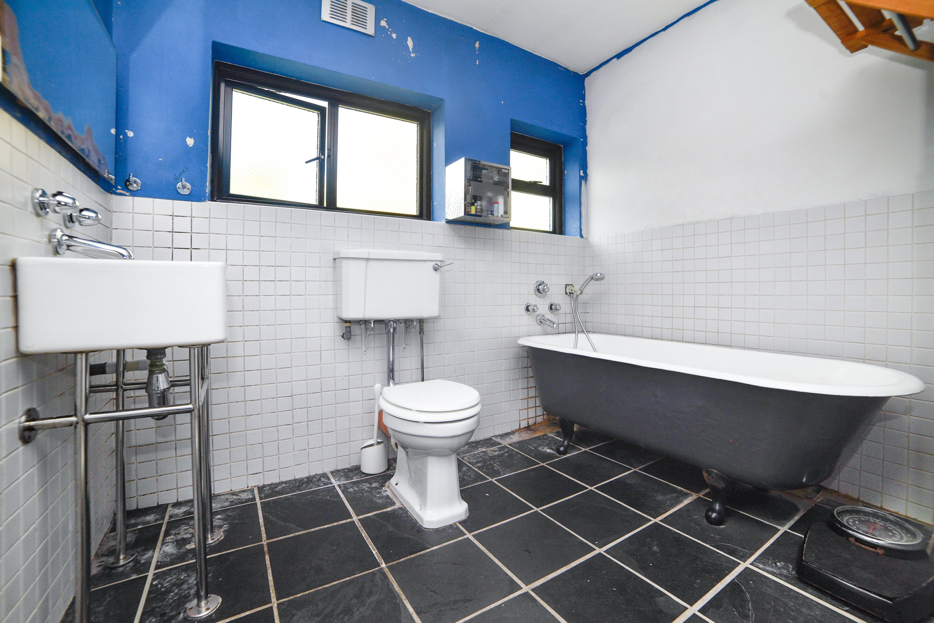 3 bedroom House for sale in St. Michaels Crescent, Pinner, Middlesex