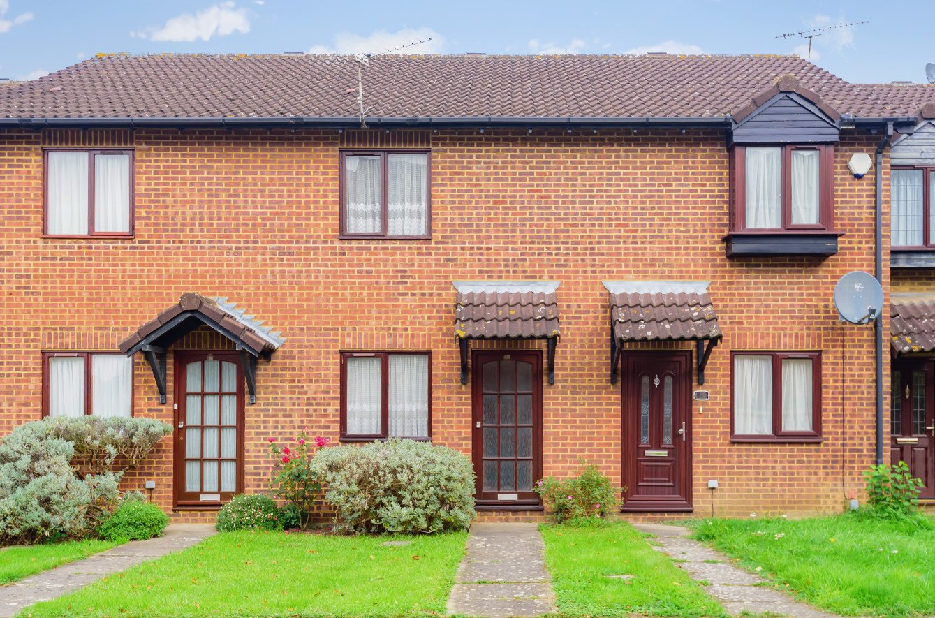 2 bedroom House for sale in Amberley Way, Uxbridge, UB10 Gibbs Gillespie