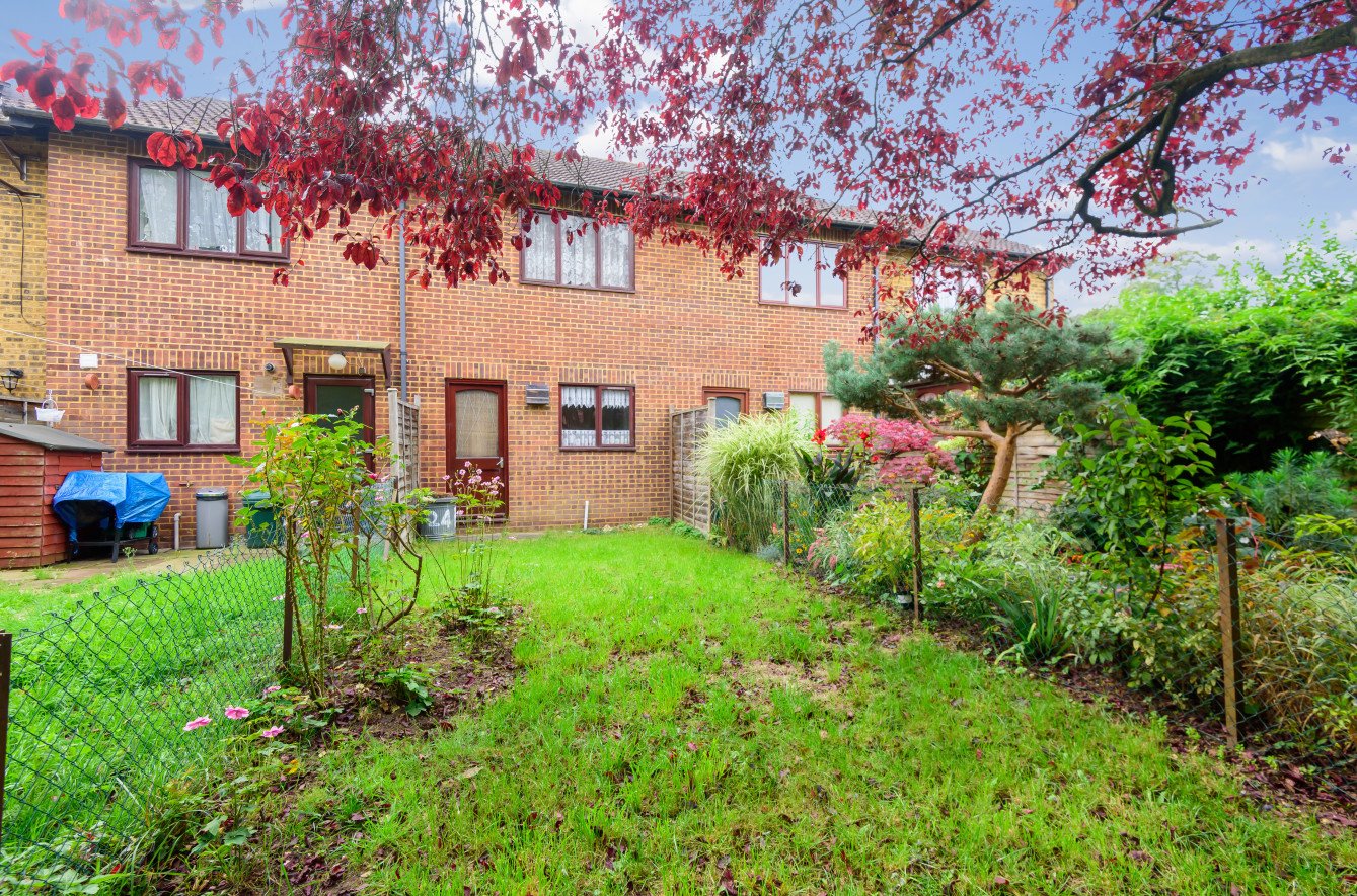 2 bedroom House for sale in Amberley Way, Uxbridge, UB10 Gibbs Gillespie