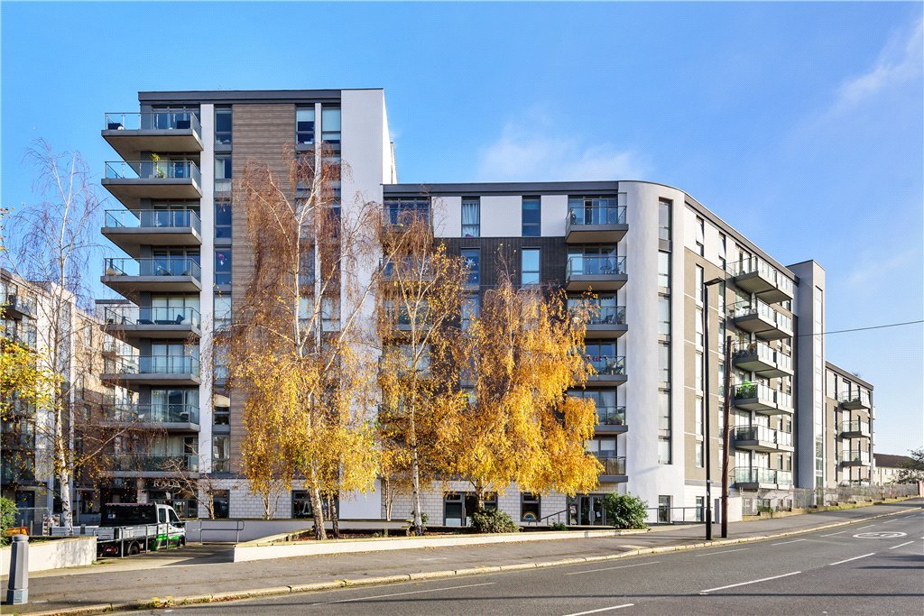 1 bedroom Flat/Apartment for sale in Ealing Road, Brentford, Middlesex