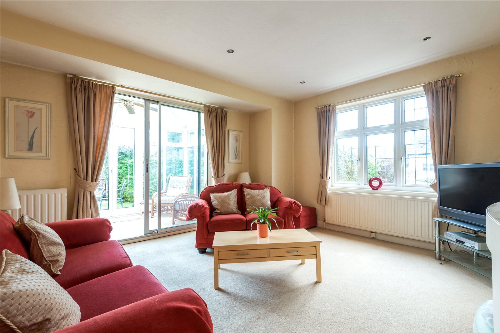 2 bedroom Bungalow for sale in Keswick Gardens, Ruislip, Middlesex, HA4