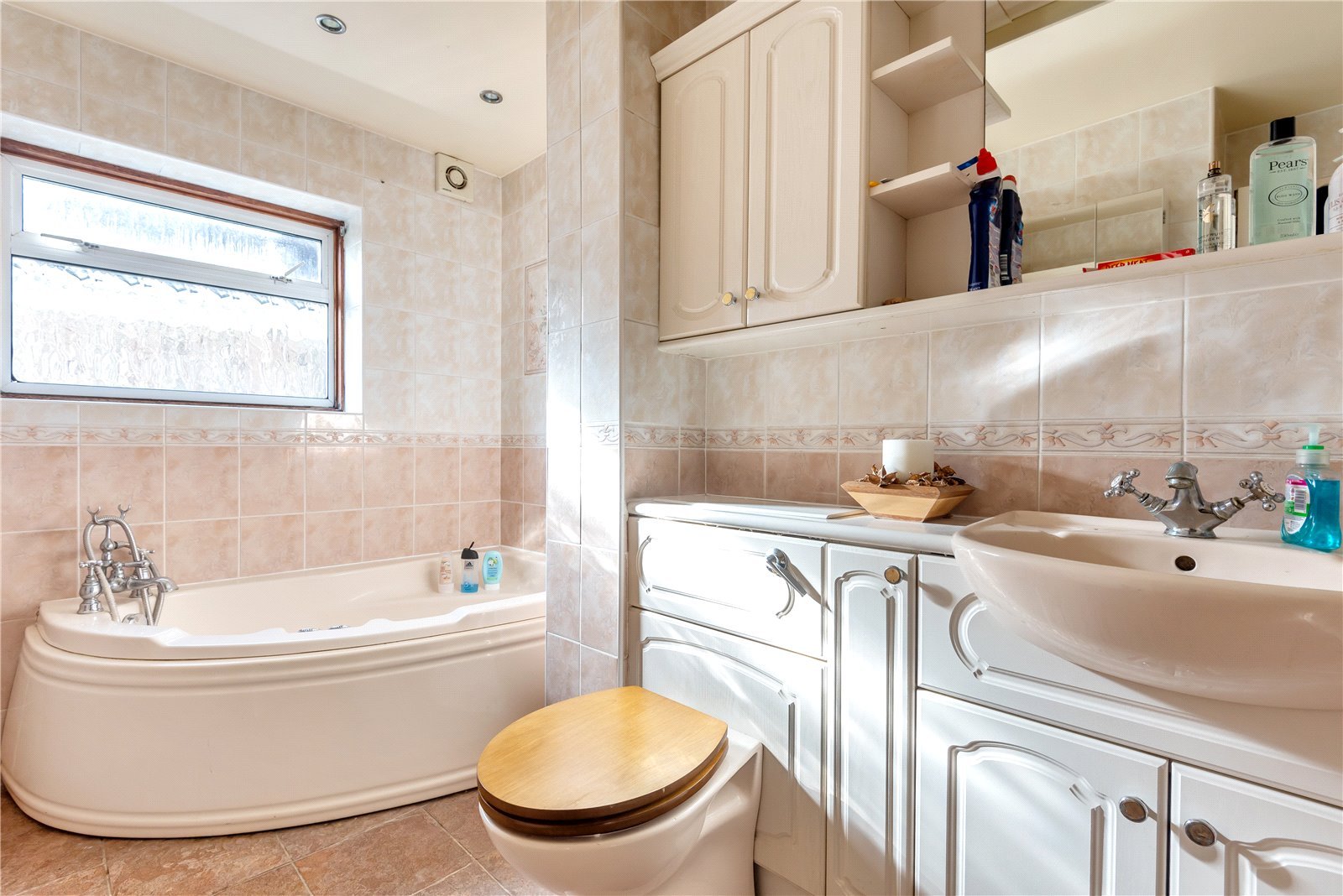 2 bedroom Bungalow for sale in Keswick Gardens, Ruislip, Middlesex, HA4