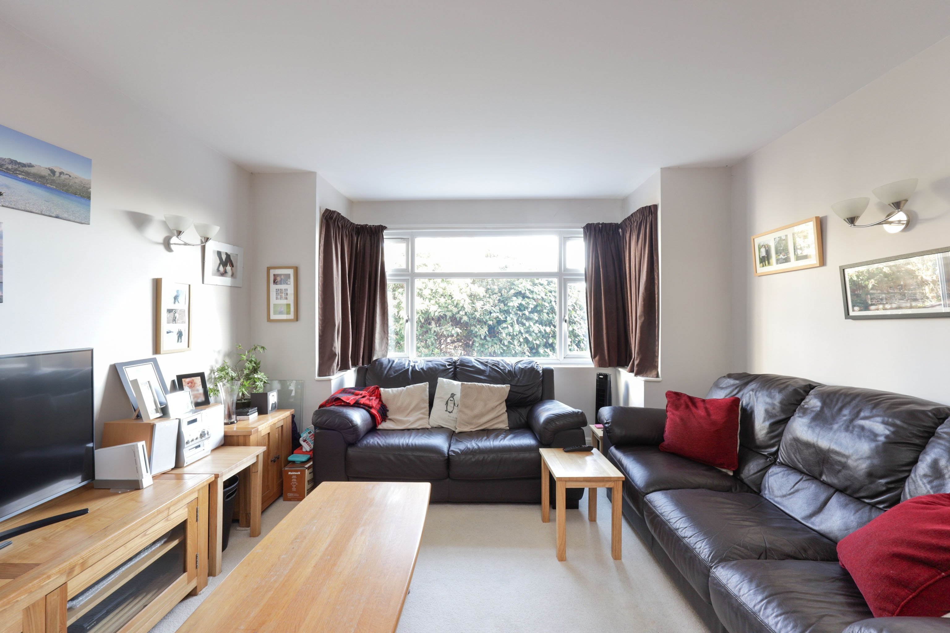 4 bedroom House for sale in Greenway, Pinner, Middlesex, HA5 Gibbs