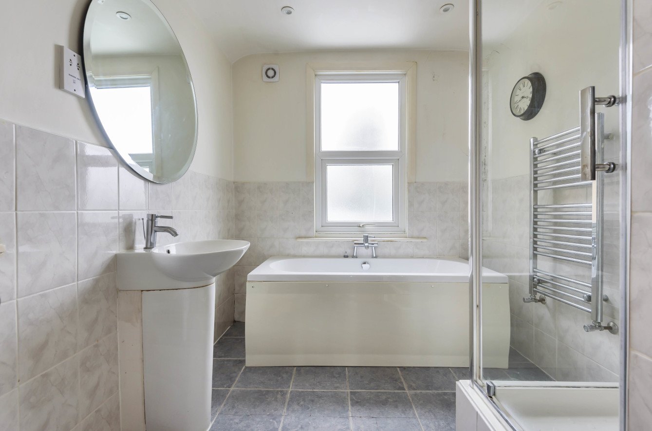 2 bedroom House for sale in Pinner Green, Pinner, Middlesex, HA5