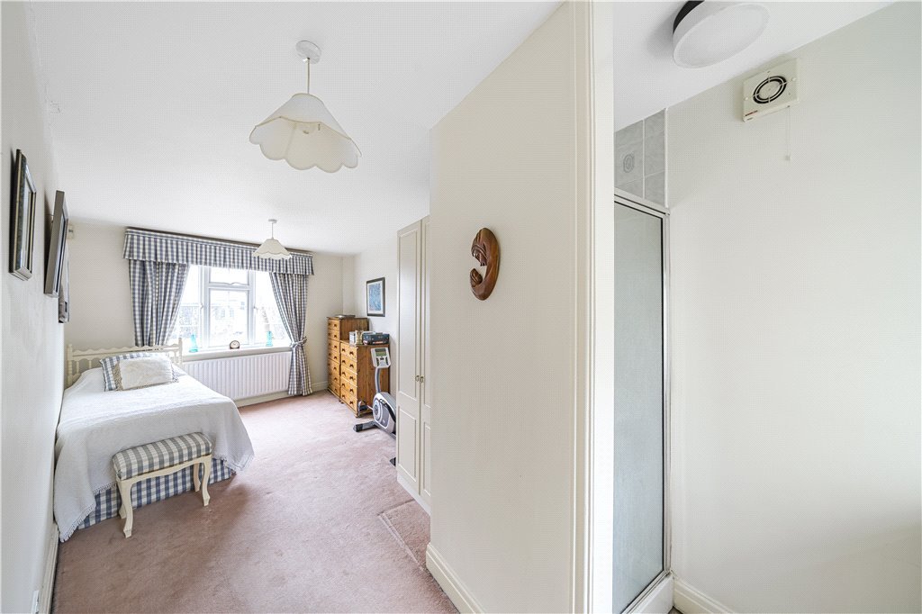 4 bedroom House for sale in Hillcroft Avenue, Pinner, Middlesex, HA5